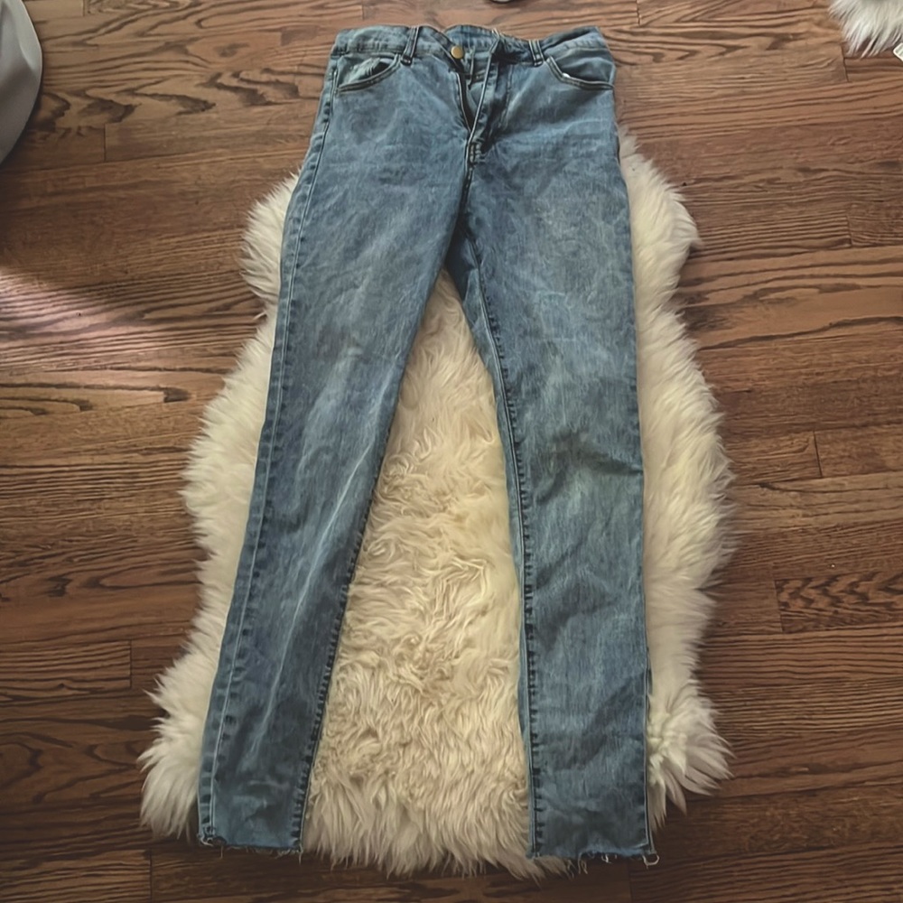 Light washed skinny jeans never worn!